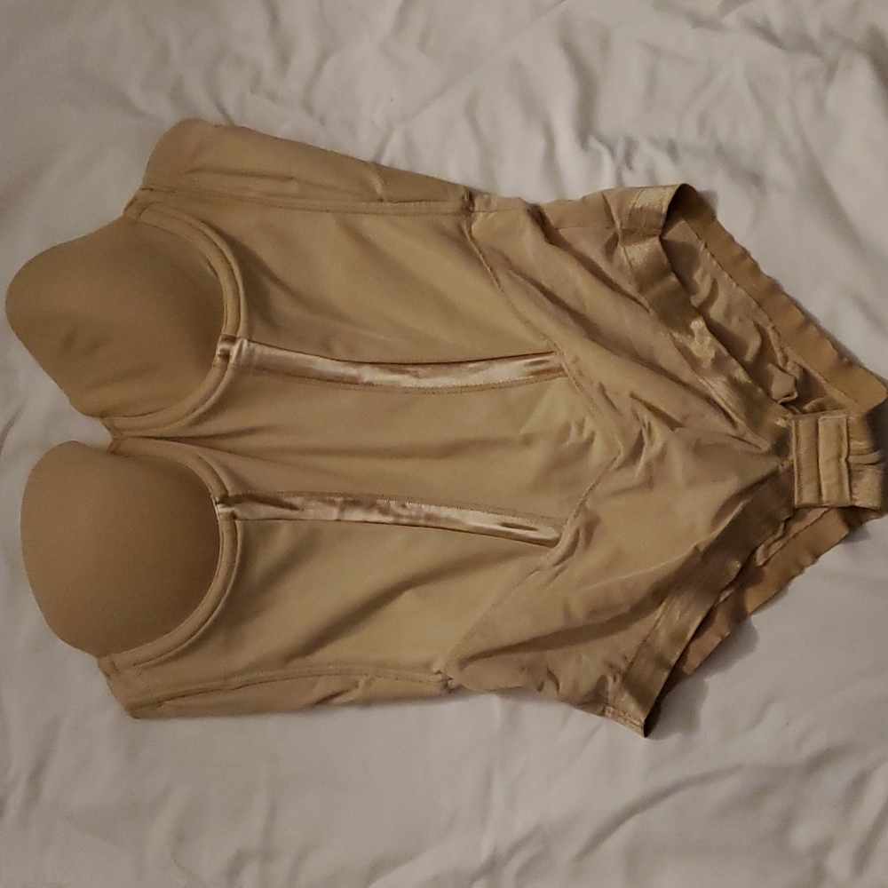 Maidenform shape wear